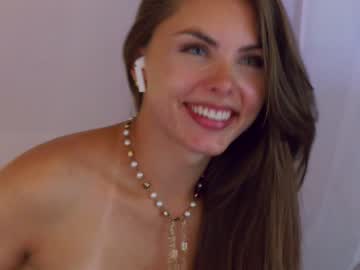 girl
        girl_next_door19 cam image #2427411