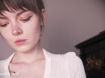girl
        auddicted cam image #2010429