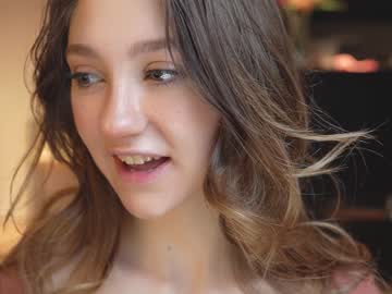 girl
        mia_elfie cam image #4034646