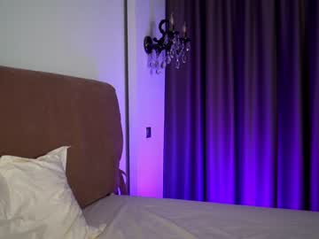 girl
        gold_blond cam image #2615451