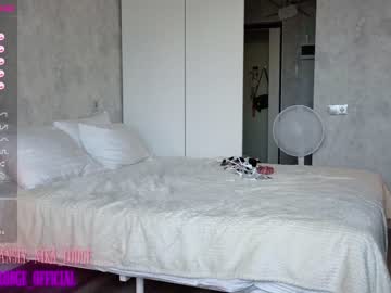 girl
        nika_lodge cam image #1905881