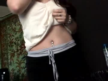 girl
        parislevine cam image #1088841