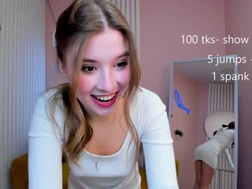 girl
        milablush cam image #72216