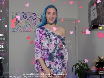 girl
        petitebrat cam image #3960746
