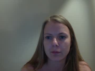 girl
        biigbb cam image #271036