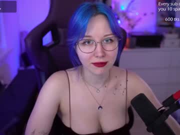 girl
        blue_mooncat cam image #4521281