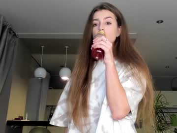 girl
        coy_amina_ cam image #45041
