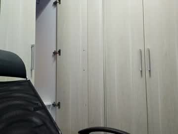 girl
        yourbonie cam image #1082650