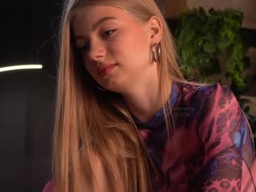 girl
        kateharrise cam image #3777456