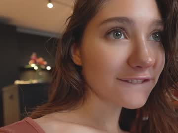 girl
        mia_elfie cam image #4323344