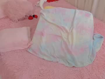 girl
        little_effy18 cam image #3120860