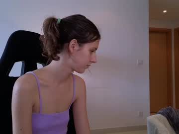 girl
        vanessabayer cam image #5832247