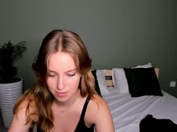 girl
        grace_barton cam image #2104373