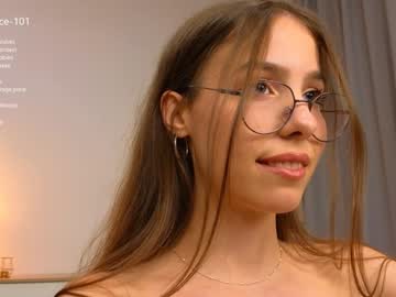 girl
        wanda_robinson cam image #4335904