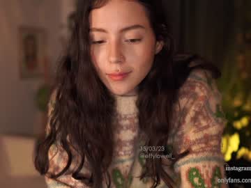 girl
        effylowell_ cam image #1097290