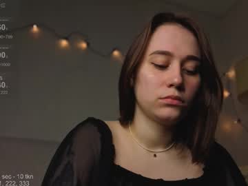 girl
        heylixie_ cam image #6758074