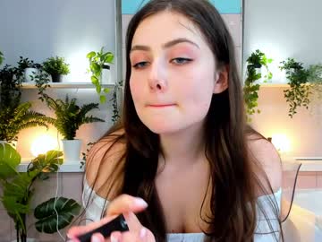 girl
        easy_daisy cam image #354300