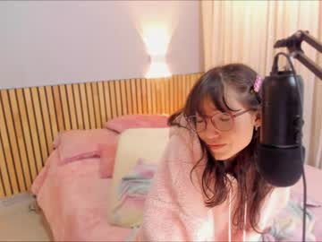 girl
        little_effy18 cam image #2555092