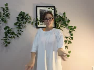 girl
        teresabriggs cam image #2356627