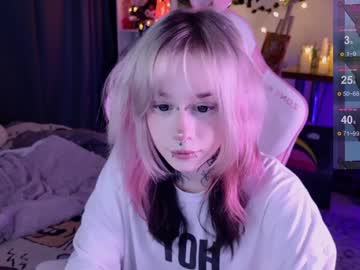 girl
        lollyshy__ cam image #5650845