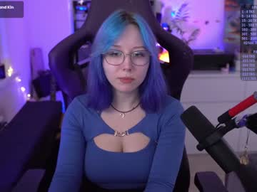 girl
        blue_mooncat cam image #4737173