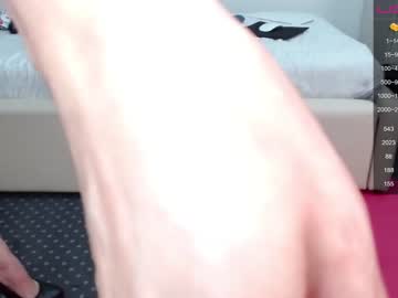 girl
        carmela_fox cam image #2169024