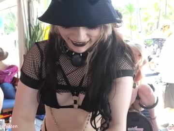 girl
        crimsonkitten cam image #4154648