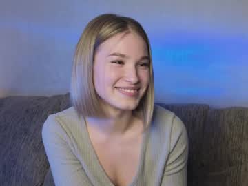 girl
        nicole_w00 cam image #5447625