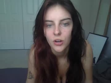 girl
        itssummerxo cam image #3198660