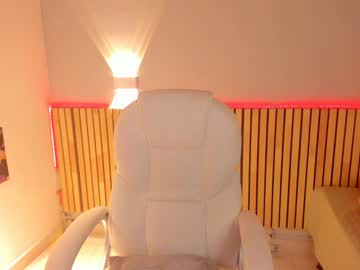 girl
        little_effy18 cam image #2354680