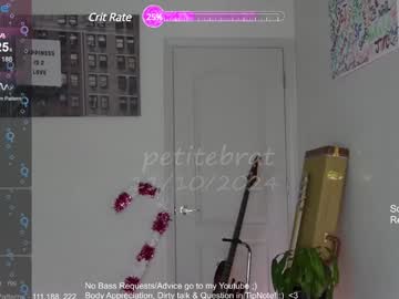girl
        petitebrat cam image #5447158