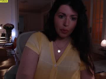 girl
        mila_ cam image #4315859