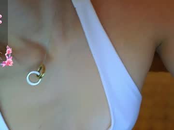 girl
        white_lime cam image #4970877