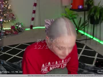 girl
        petitebrat cam image #3063319
