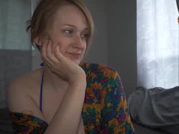 girl
        laylas_universe cam image #6633235