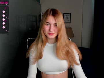 girl
        bettymango cam image #1638345