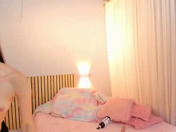girl
        little_effy18 cam image #2137701