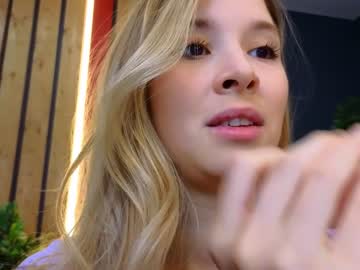 girl
        milablush cam image #1265366