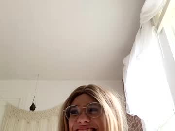 girl
        littlegreekflower cam image #2057319