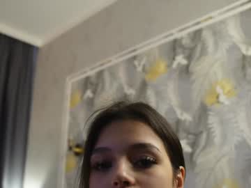 girl
        alicepreuoston cam image #6493570