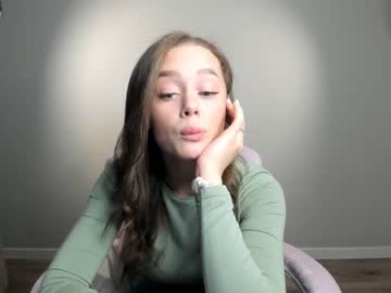 girl
        brittcubitt cam image #3546268