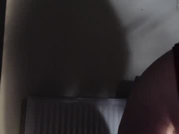 girl
        sweat_mia cam image #4267441