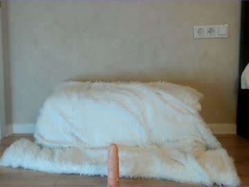 girl
        loonyko cam image #236385