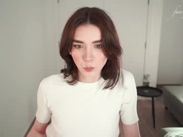 girl
        luna_ai cam image #6741137