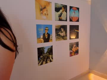 girl
        little_effy18 cam image #2224386