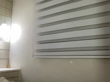 girl
        yourbonie cam image #1170274