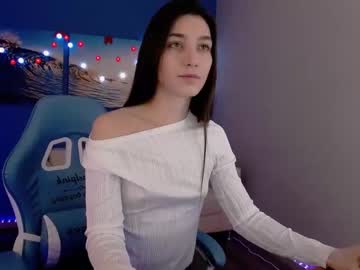 girl
        taylor_peach cam image #3439679