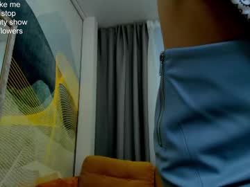 girl
        milablush cam image #784222
