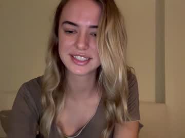 girl
        brookechance cam image #3366553