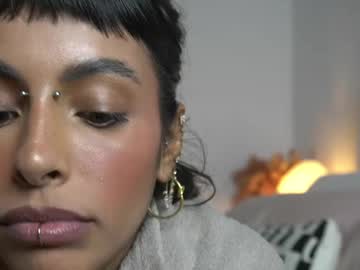 girl
        kaligray10 cam image #6929500